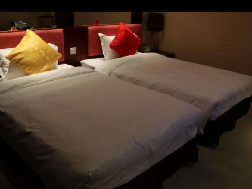 Grand Soluxe Hotel Dunhuang Bagian luar foto